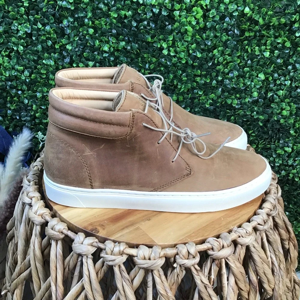 New in box Nisolo Tobacco color Chukka Boots‎ everyday mid top sneaker Leather